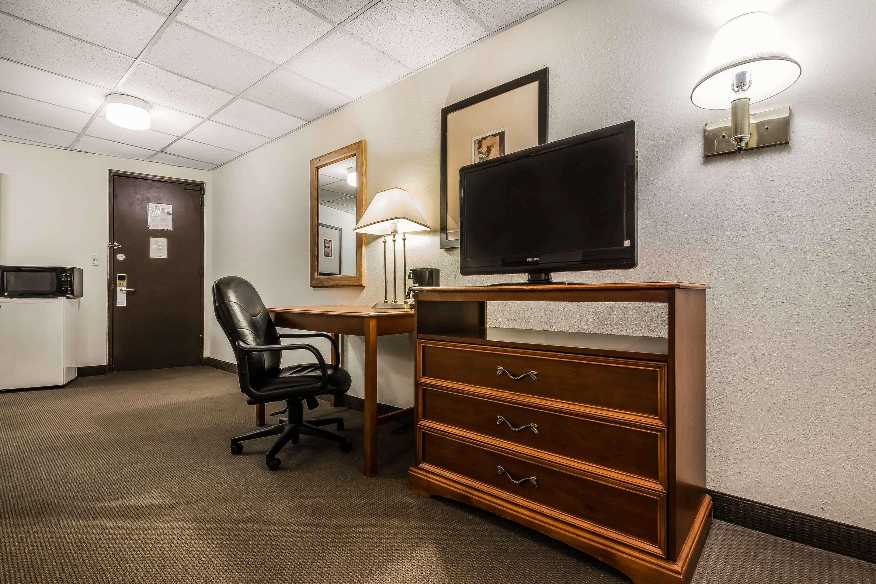 Quality Inn & Suites Binghamton Vestal Esterno foto