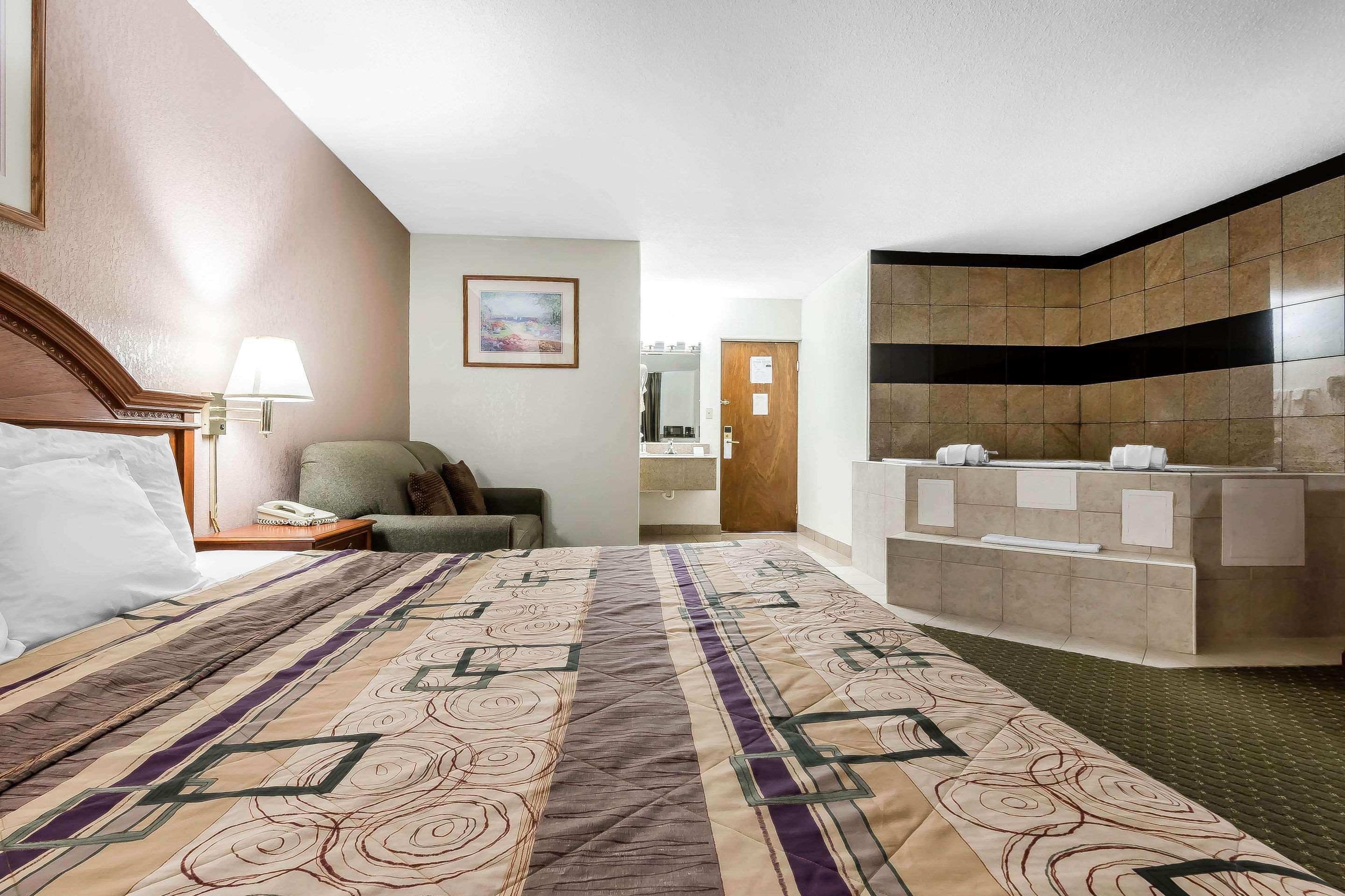 Quality Inn & Suites Binghamton Vestal Esterno foto